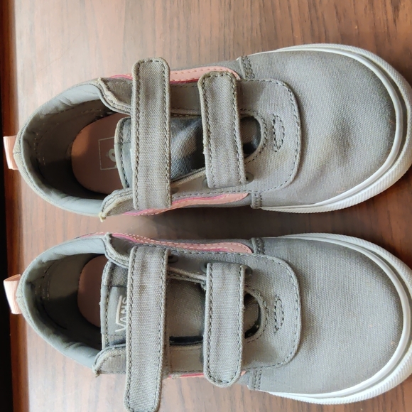 Vans Other - VANS Girls Old School Sneakers (10) Toddlers